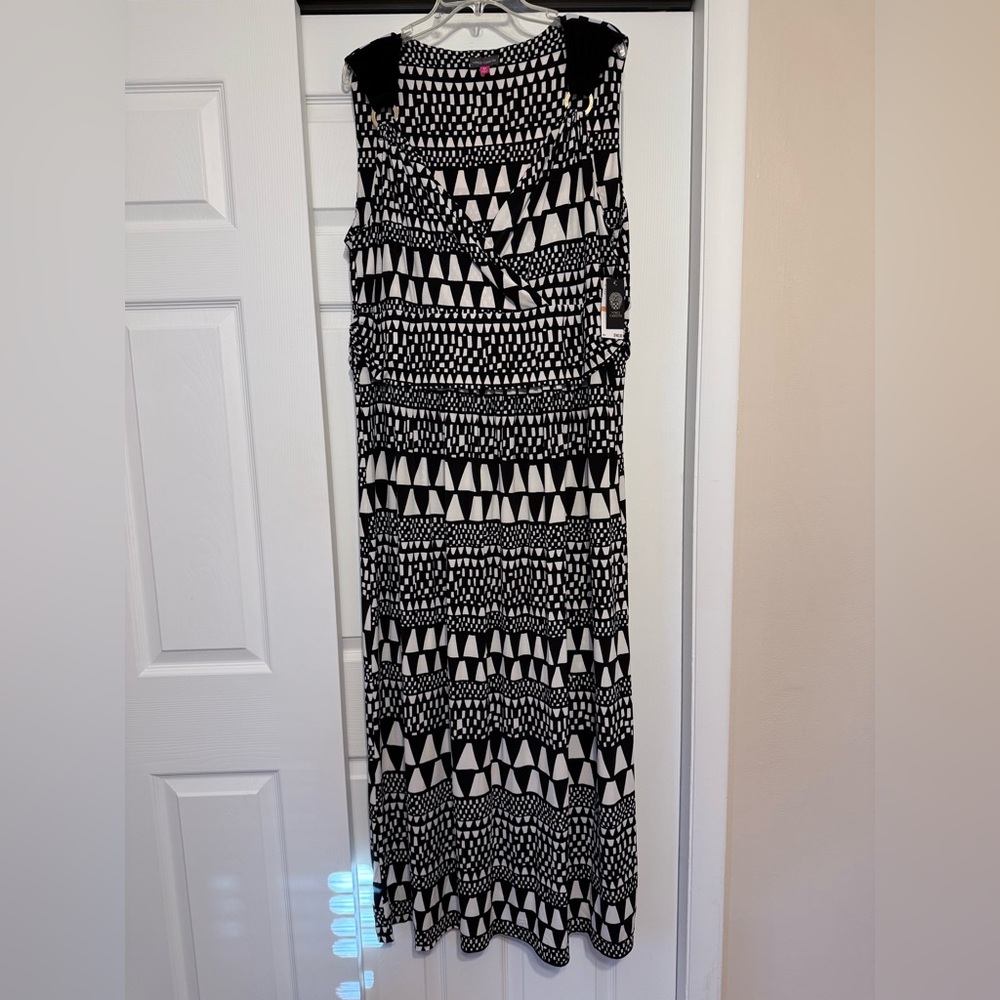 Vince Camuto Black and White Geometric Print Maxi Dress - Size 3X